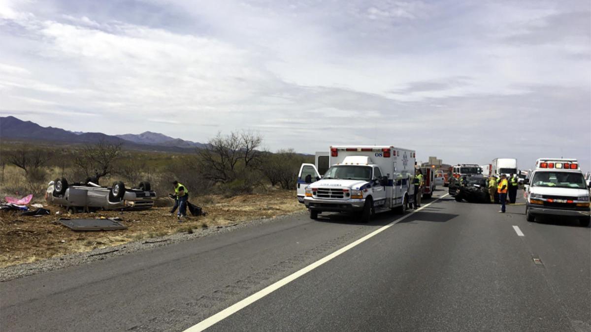 Crash closes I-10 traffic lanes east of Tucson